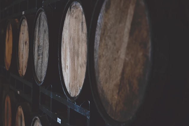 Whiskey Distilleries in Ireland – Craftsmanship, Tradition, and Taste